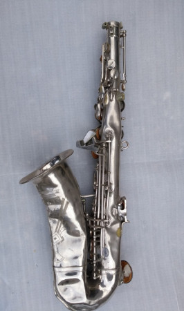 ...len tak trochu zohnutý...